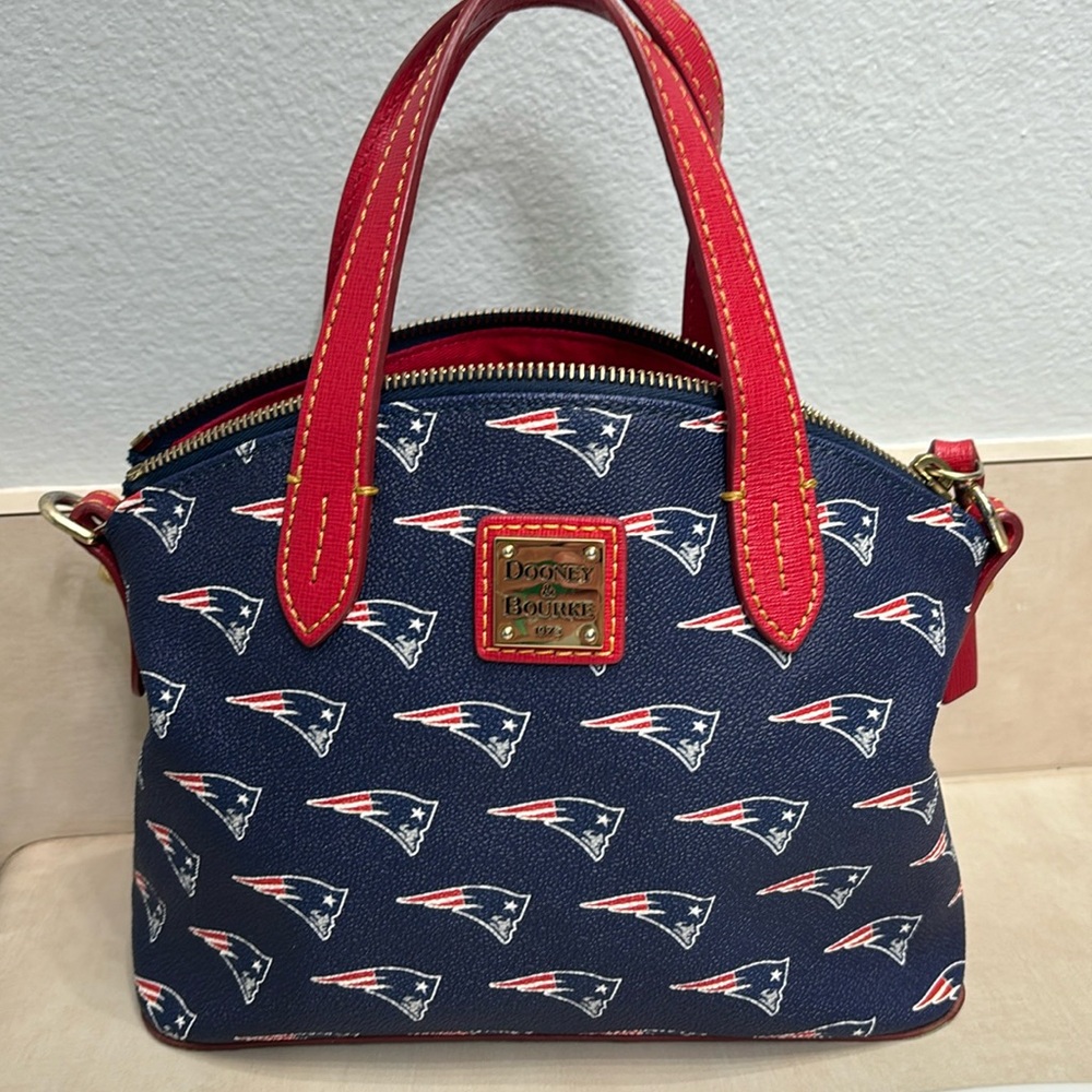 Dooney and Bourke New England Patriots hand bag.